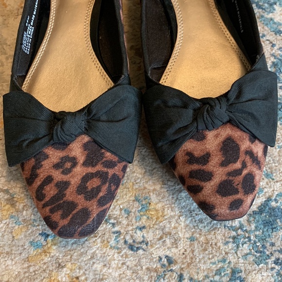 Bow Front Leopard Print Flats - Picture 4 of 6